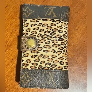 Louis Vuitton/Cheetah fur wallet